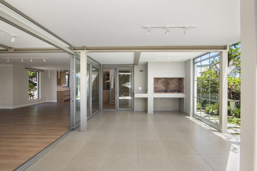 4 Bedroom Property for Sale in Leisure Isle Western Cape